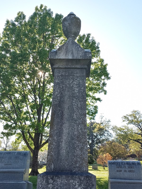 Oak Hill Cemetery grounds