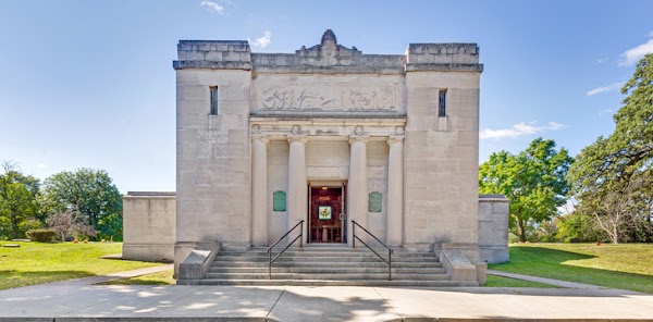 Oak Hill Cemetery grounds