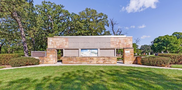 Oak Hill Cemetery grounds