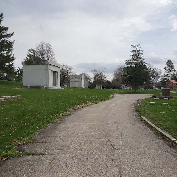 Oak Hill Cemetery grounds