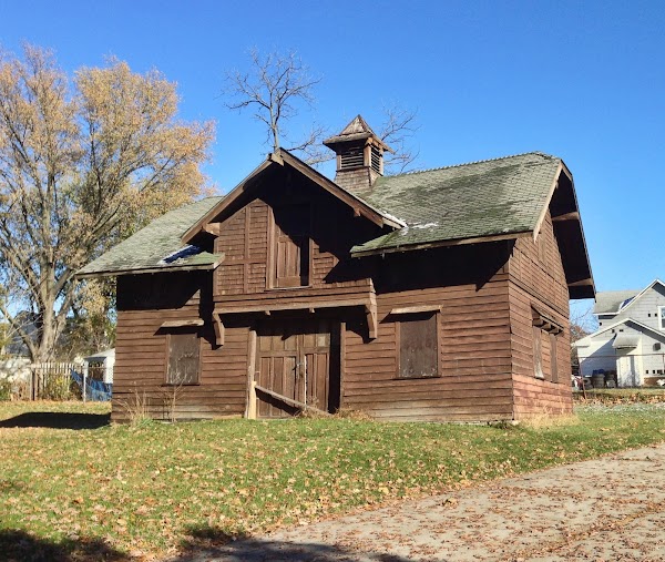Oak Hill Cemetery grounds