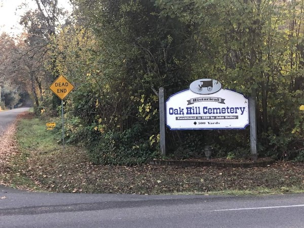 Oak Hill Cemetery grounds