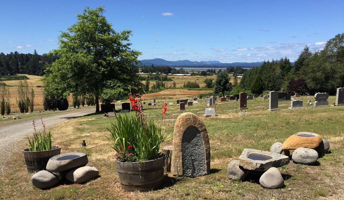 Oak Hill Cemetery cemetery grounds and headstones