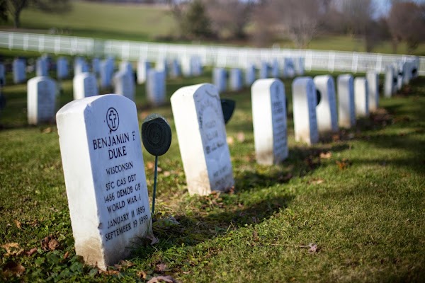 Oak Hill Cemetery grounds