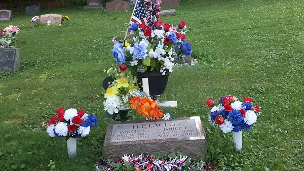 Oak Hill Cemetery grounds