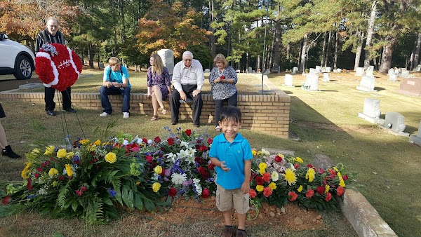 Oak Hill Cemetery grounds