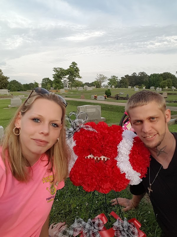 Oak Hill Cemetery grounds
