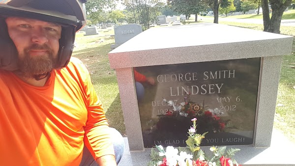 Oak Hill Cemetery grounds