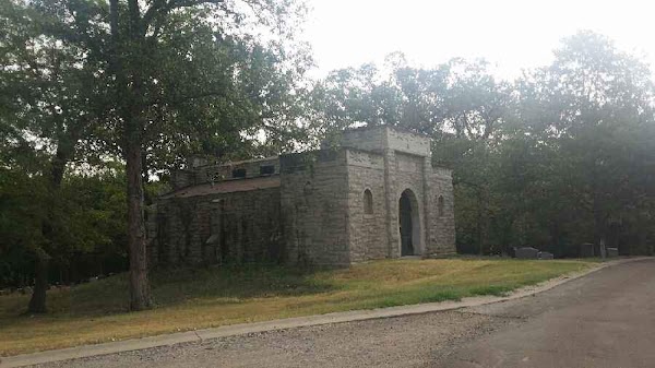Oak Hill Cemetery grounds
