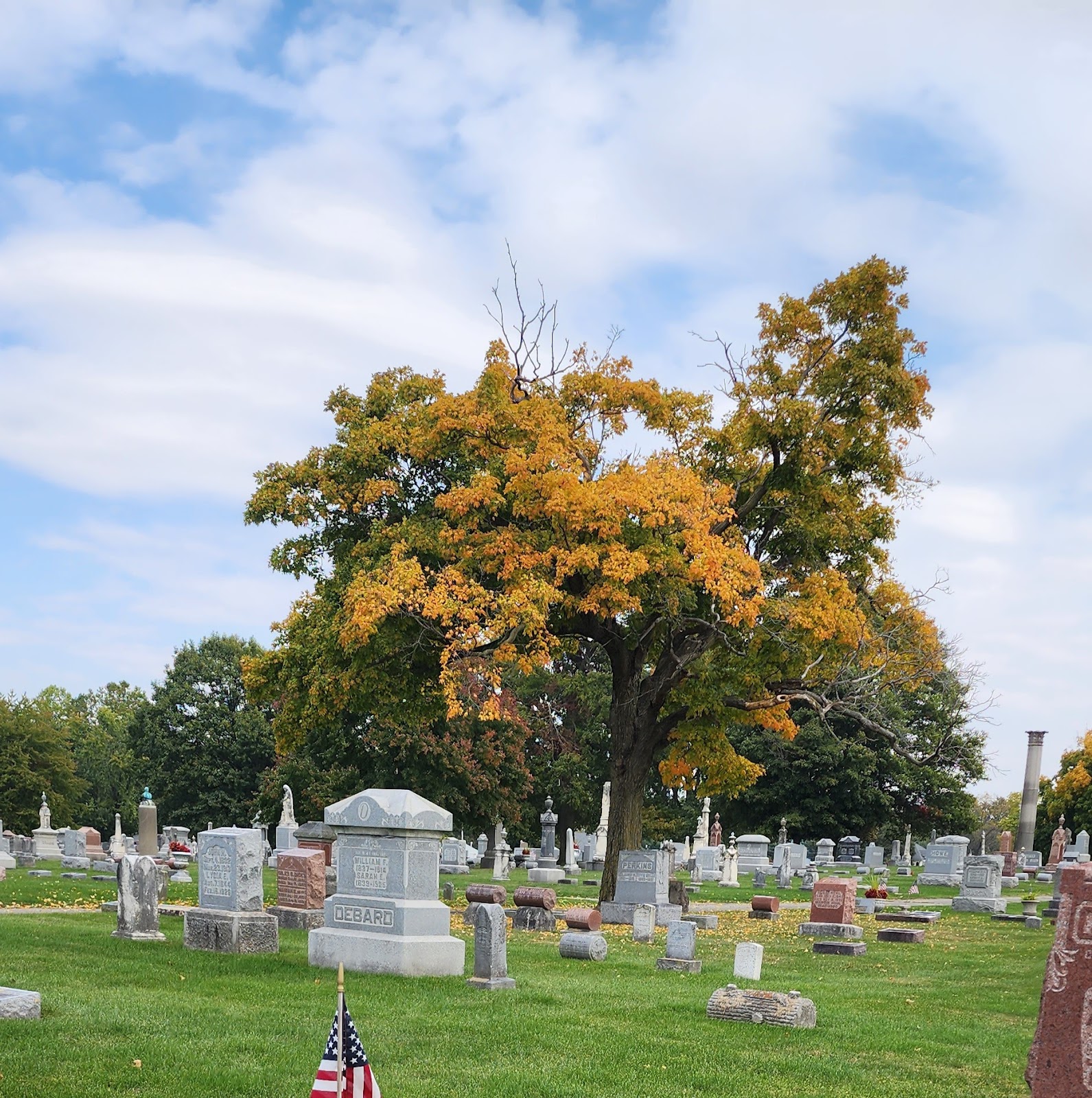 Oak Hill Cemetery cemetery grounds and headstones