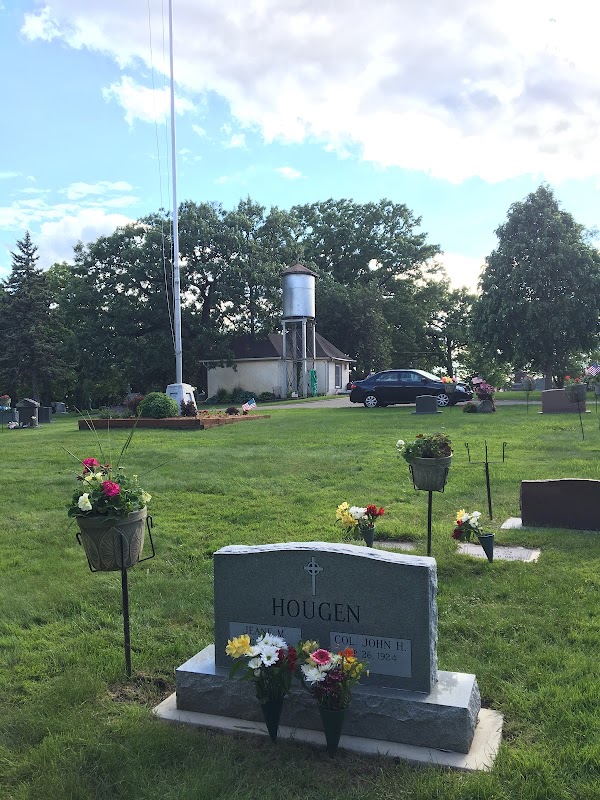 Oak Hill Cemetery grounds