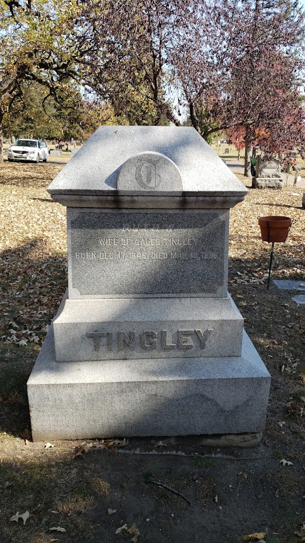 Oak Hill Cemetery grounds
