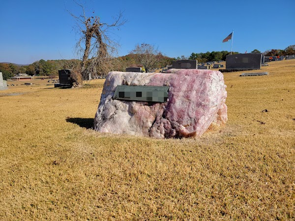 Oak Hill Cemetery grounds
