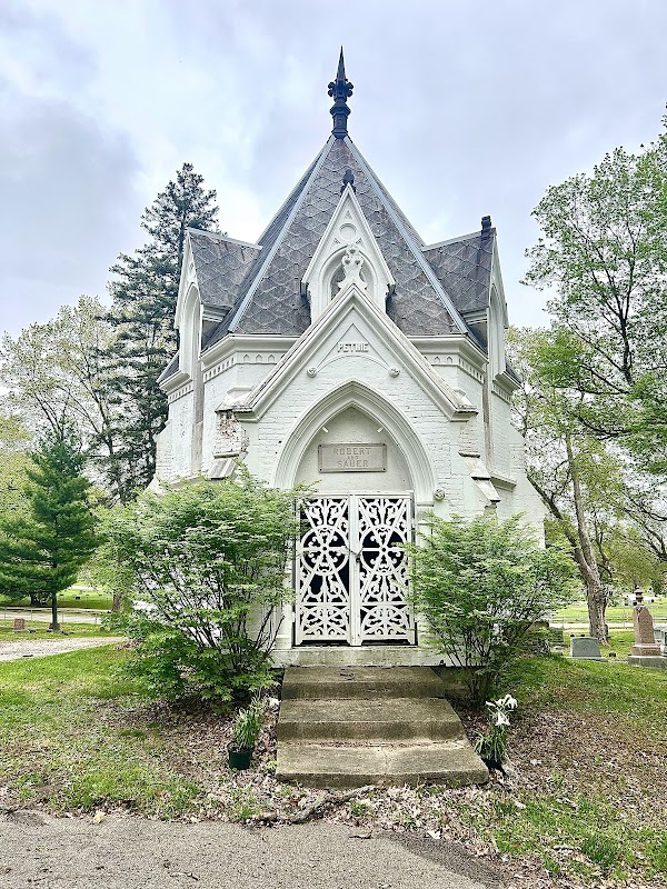 Oak Hill Cemetery grounds