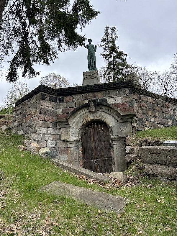 Oak Hill Cemetery grounds