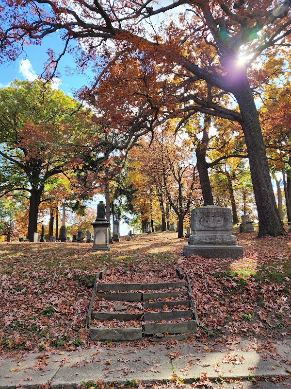 Oak Hill Cemetery grounds