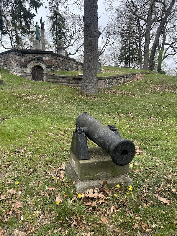 Oak Hill Cemetery grounds