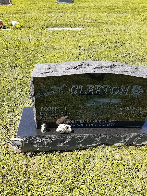 Oak Hill Cemetery grounds