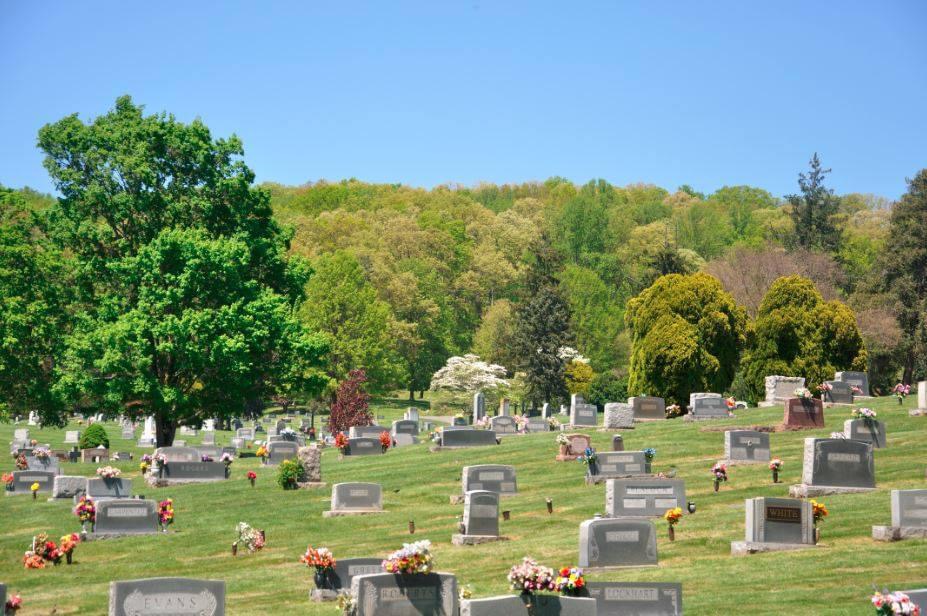 Oak Hill Memorial Park & Cremation Gardens cemetery grounds and headstones