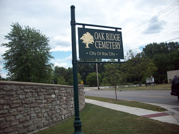 Oak Ridge Cemetery grounds
