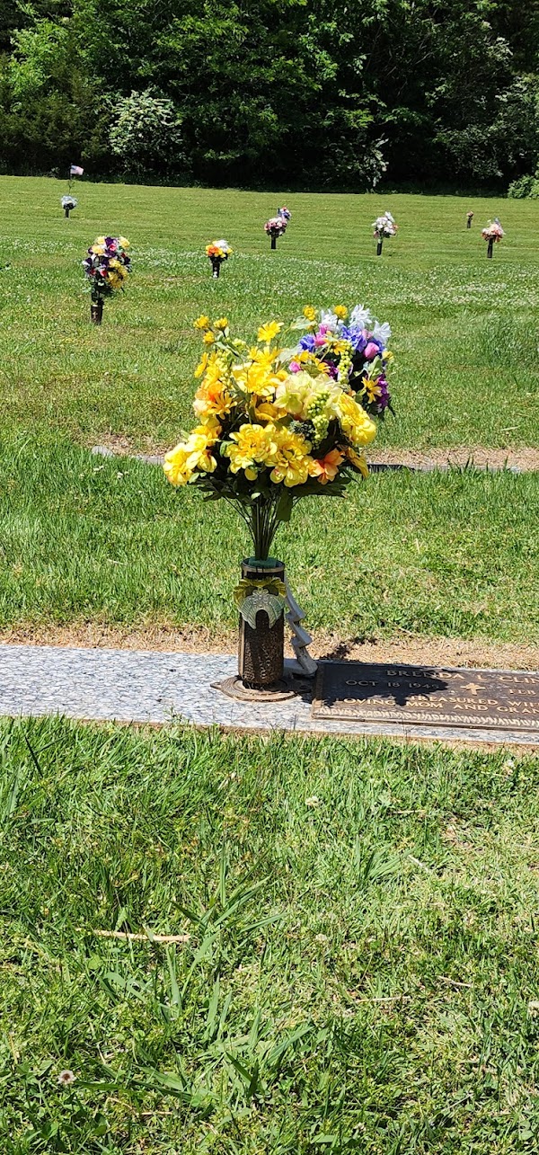 Oak Ridge Memorial Park grounds