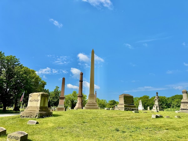 Oak Woods Cemetery grounds