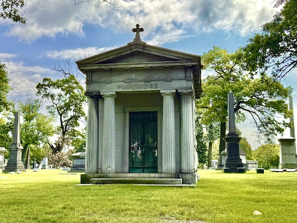 Oak Woods Cemetery grounds
