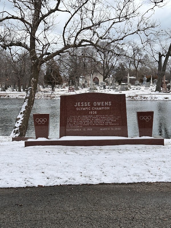 Oak Woods Cemetery grounds