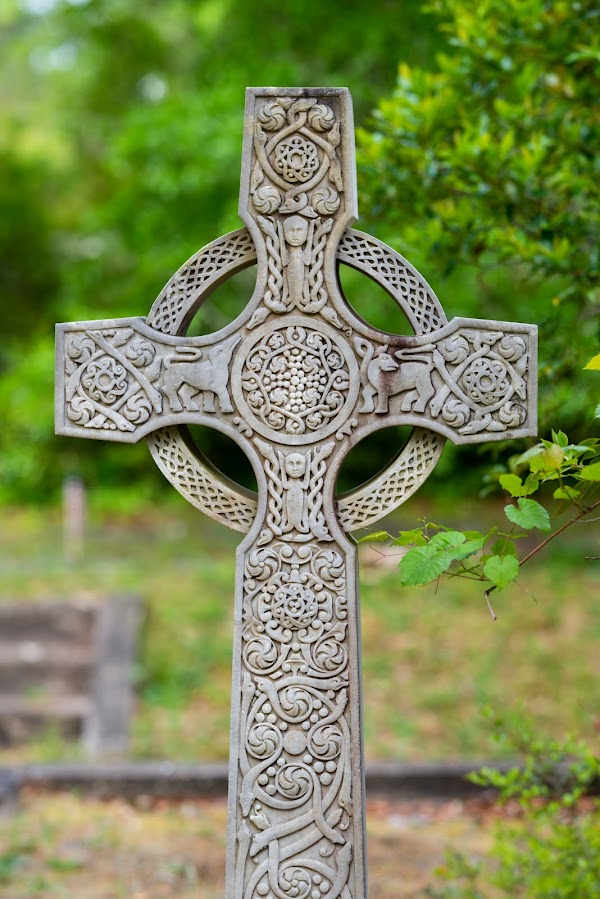 Oakdale Cemetery grounds