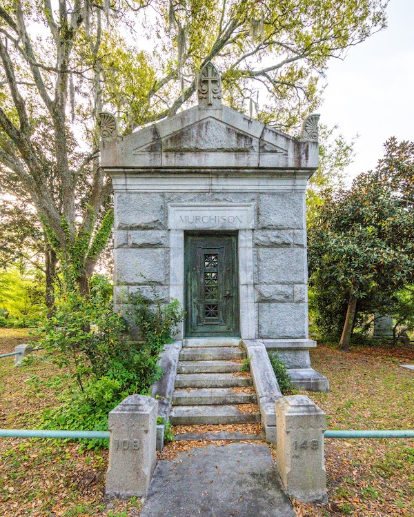 Oakdale Cemetery grounds