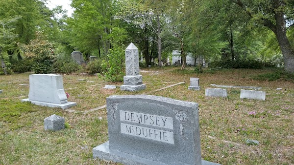 Oakdale Cemetery grounds