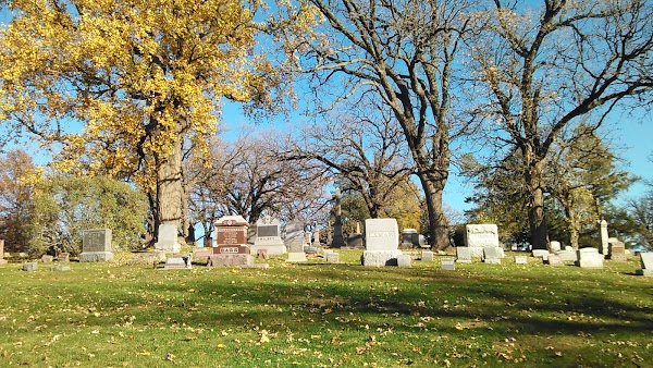 Oakdale Memorial Gardens grounds