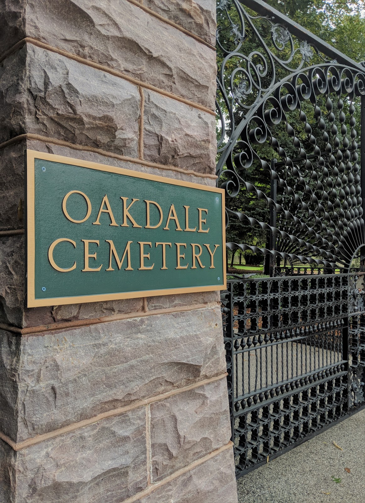 Oakdale Memorial Gardens cemetery grounds and headstones