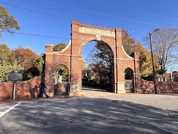 Oakland Cemetery grounds