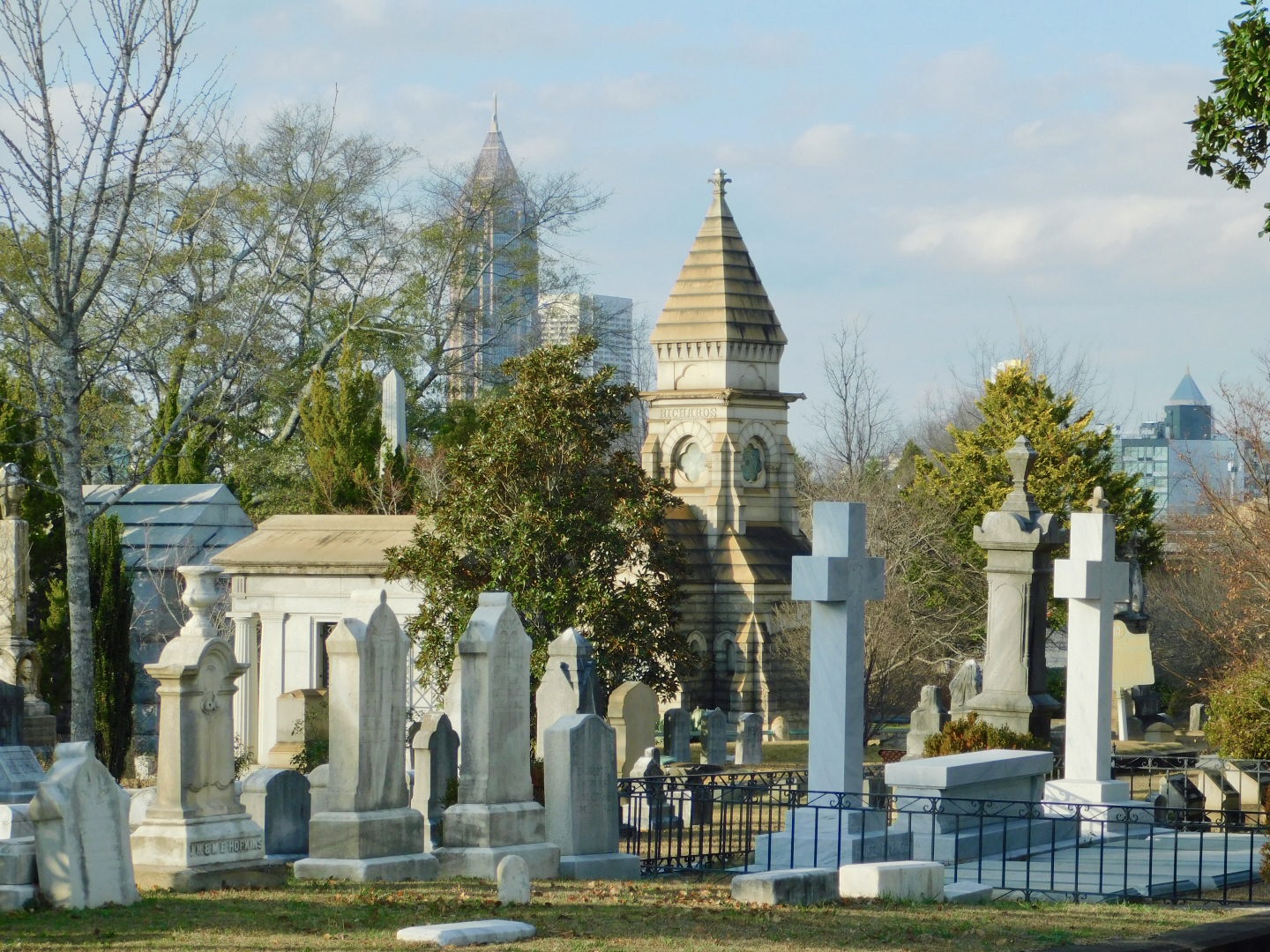 Oakland Cemetery cemetery grounds and headstones