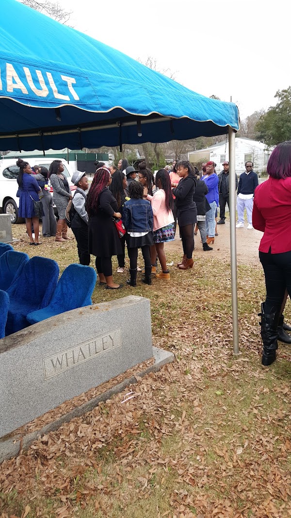 Oakland Cemetery grounds