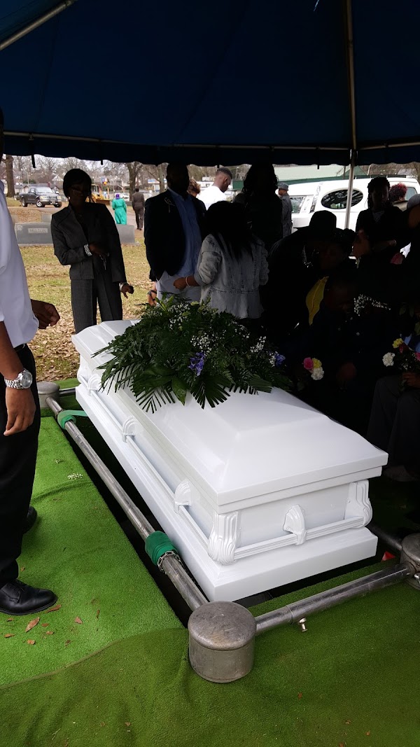 Oakland Cemetery grounds