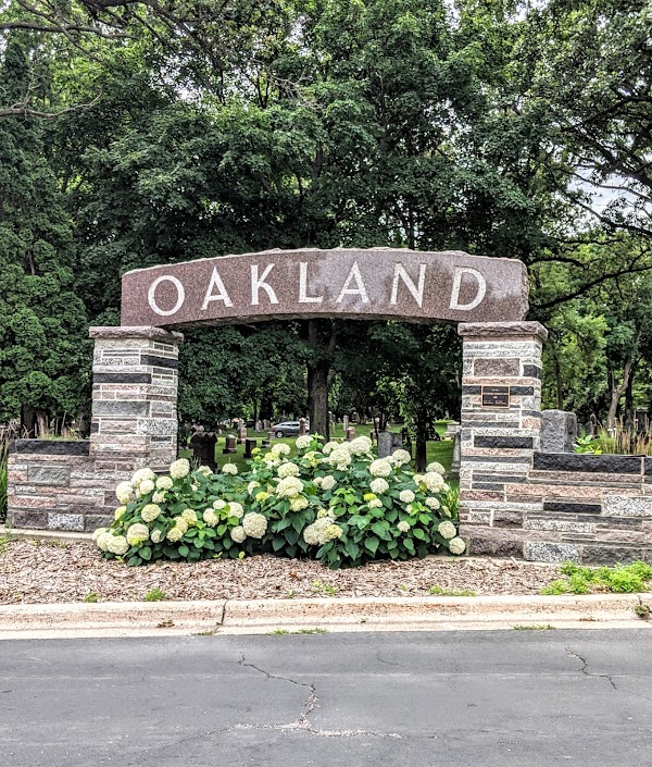 Oakland Cemetery grounds