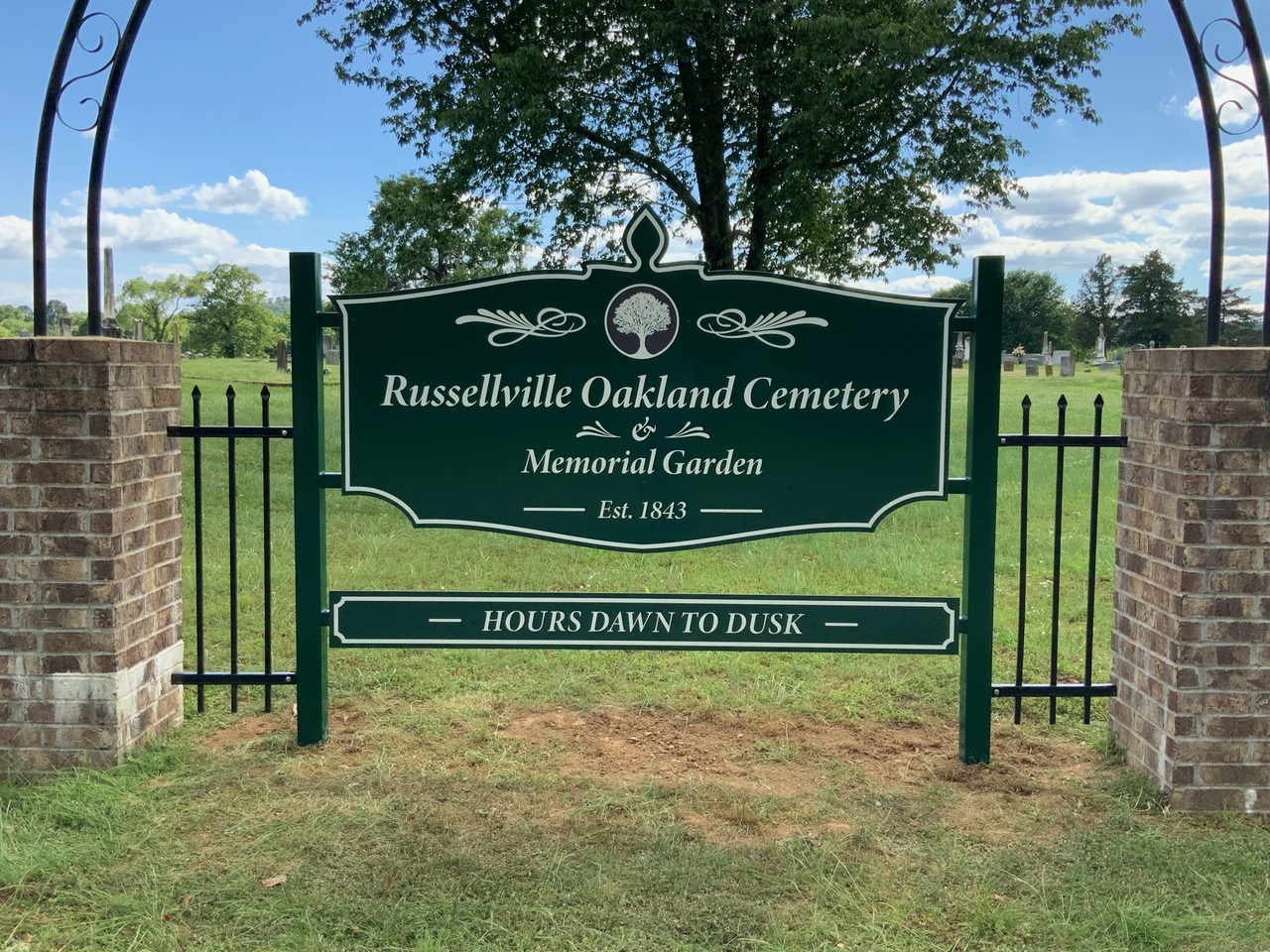 Oakland Cemetery cemetery grounds and headstones