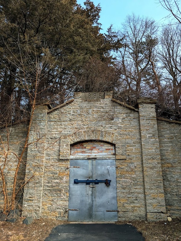 Oaklawn Cemetery grounds