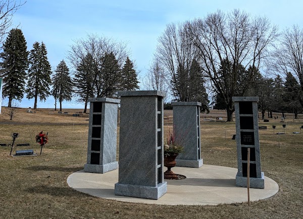 Oaklawn Cemetery grounds
