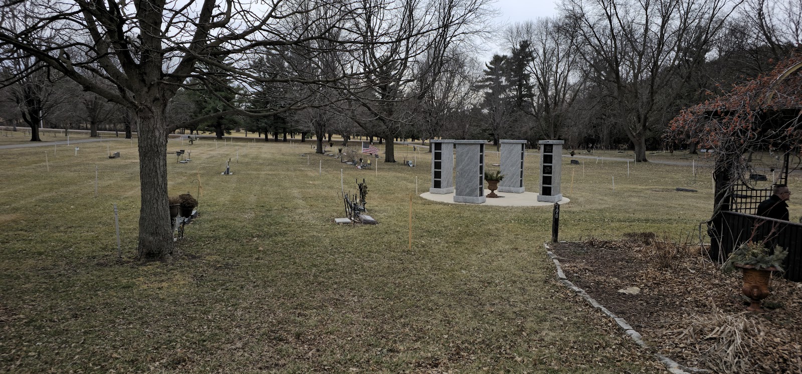 Oaklawn Cemetery cemetery grounds and headstones