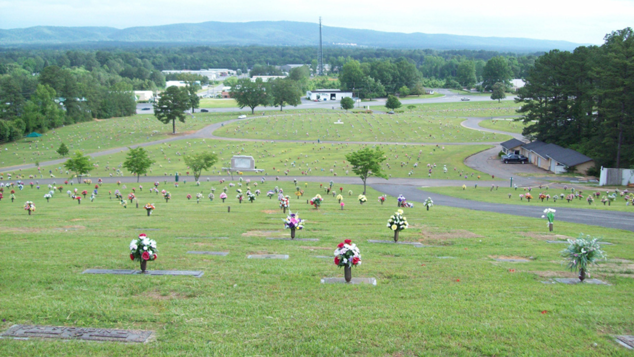 Oaknoll Memorial Gardens cemetery grounds and headstones