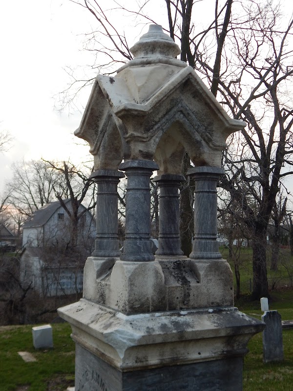 Oakshade Cemetery grounds
