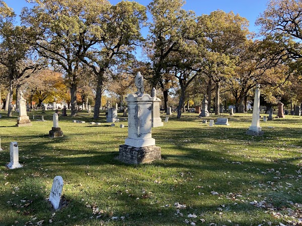 Oakwood Cemetery grounds