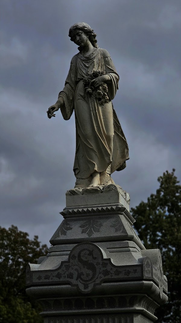 Oakwood Cemetery grounds