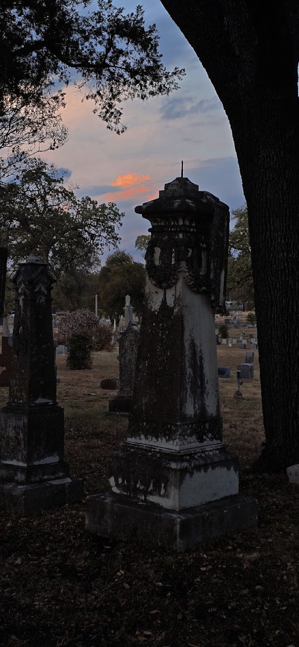 Oakwood Cemetery grounds