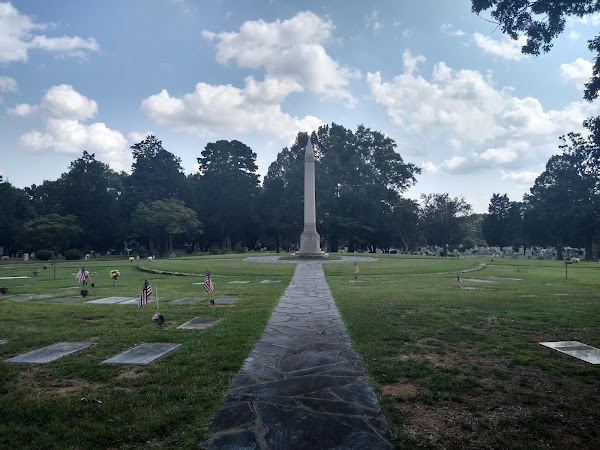 Oakwood Cemetery grounds