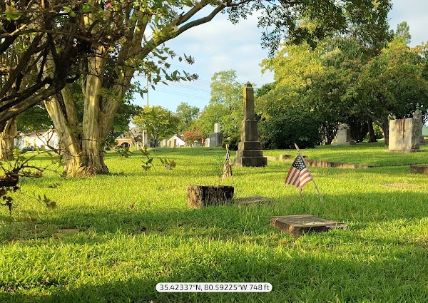 Oakwood Cemetery grounds
