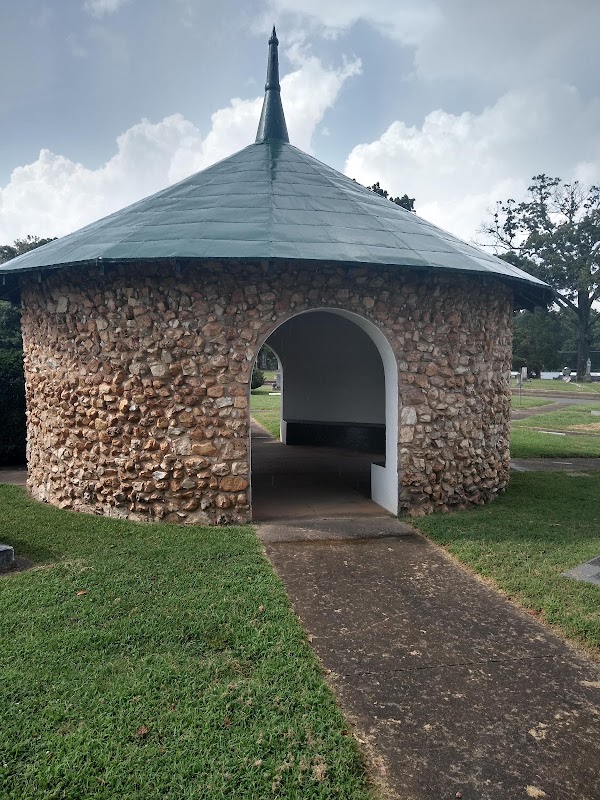 Oakwood Cemetery grounds